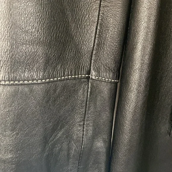 Venus Williams long leather coat. - Picture 8 of 9